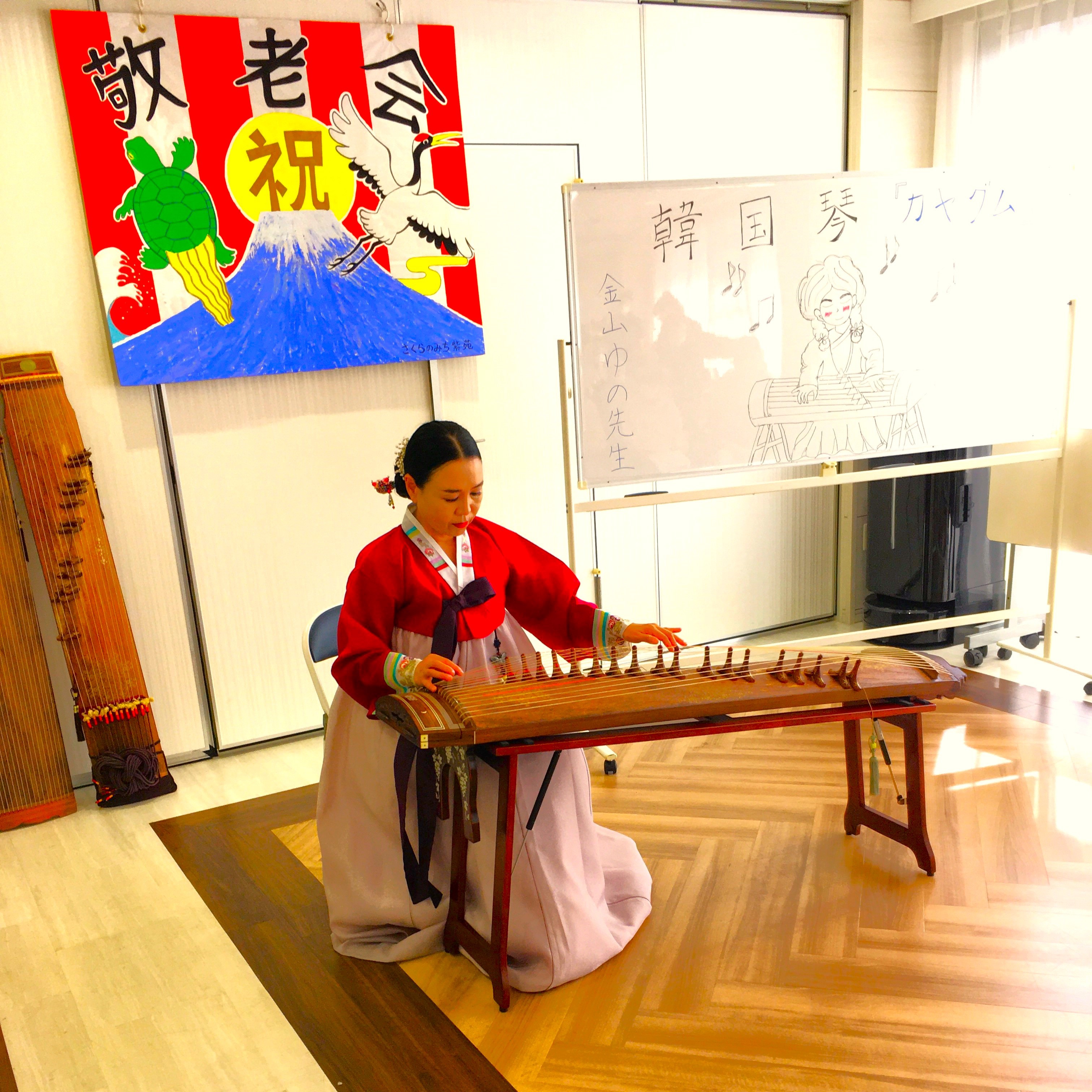 カヤグム　韓国の琴 楽器編｜文化デジタルライブラリー